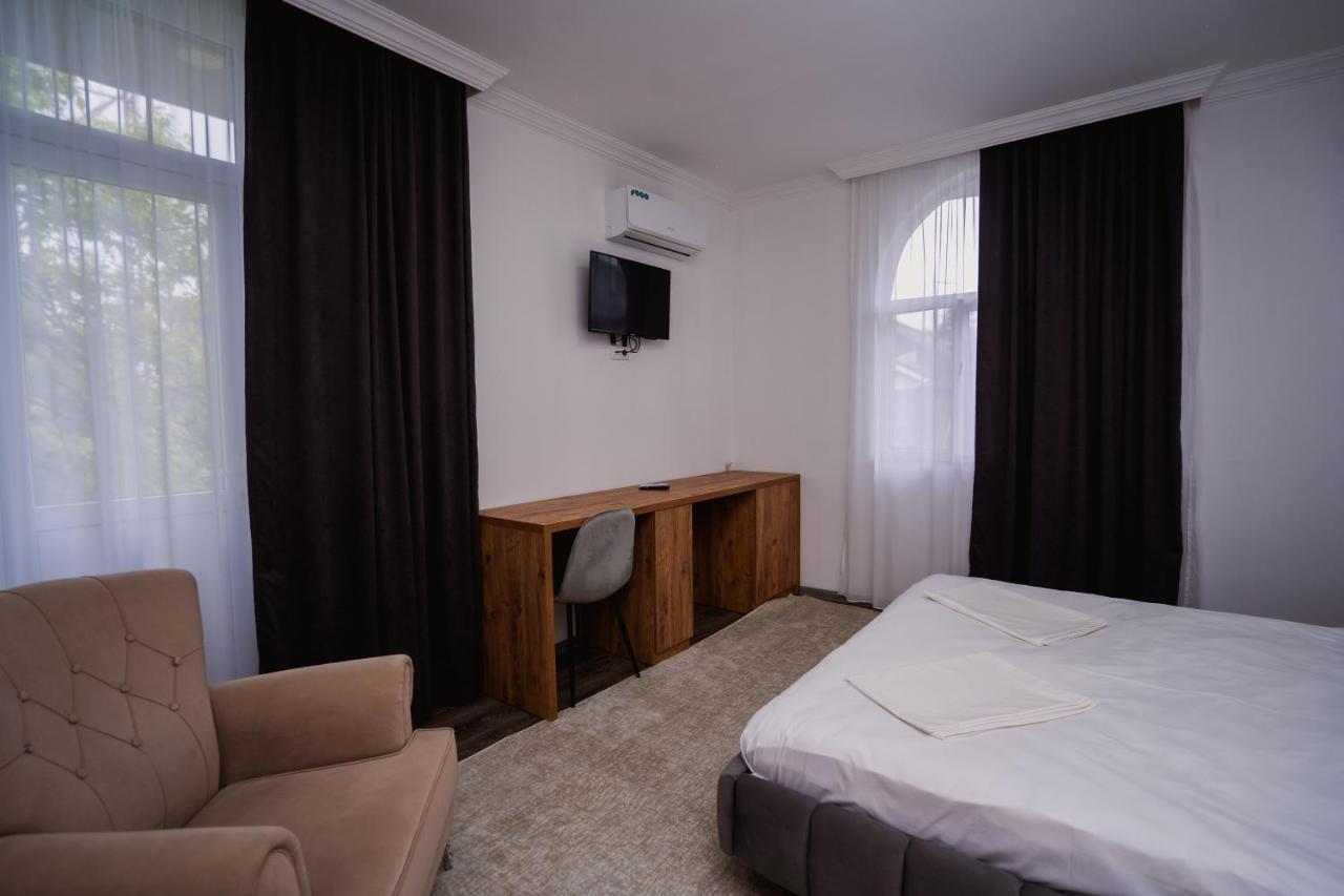 Nica Hotel Kobuleti ภายนอก รูปภาพ